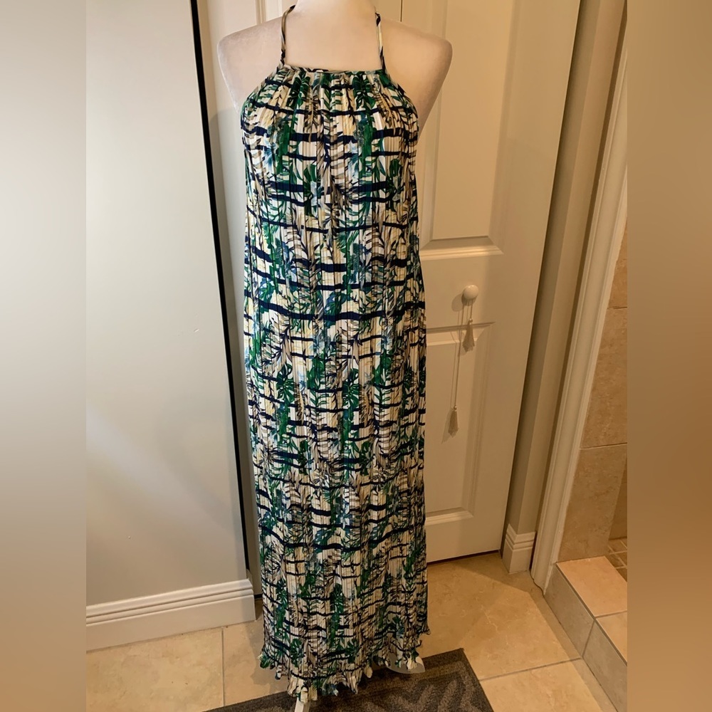 Aakaa Halter Neck Maxi Dress 👗
